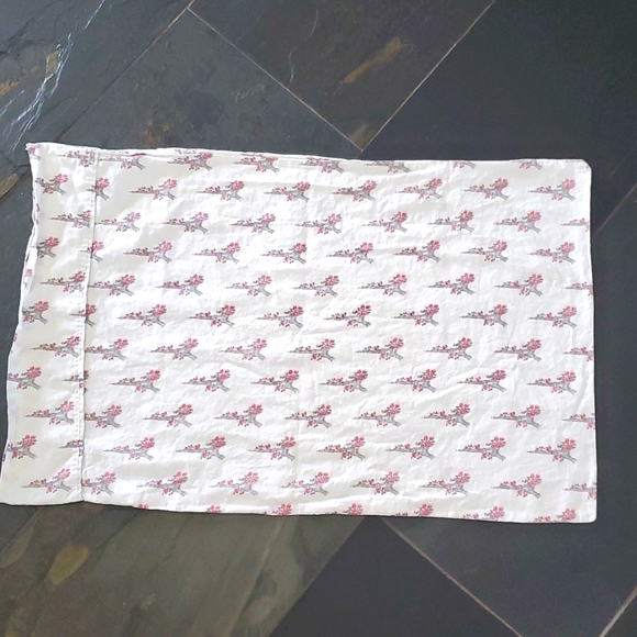 Nanette Lepore Twin Sheet 3 piece set / Eiffel Tower - Picture 5 of 8